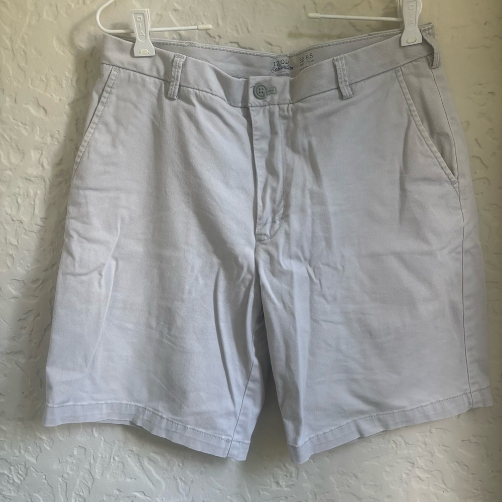 IZOD Light Gray Flat Front Men's Shorts | Size 32